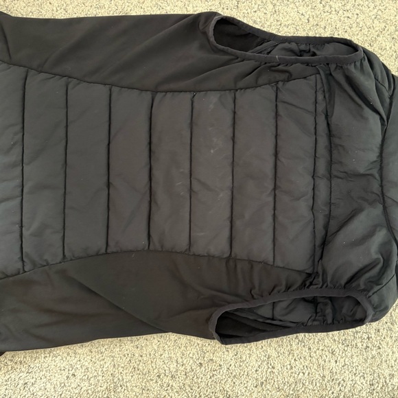 Women's Sleek Black Quilted Vest - Picture 6 of 12